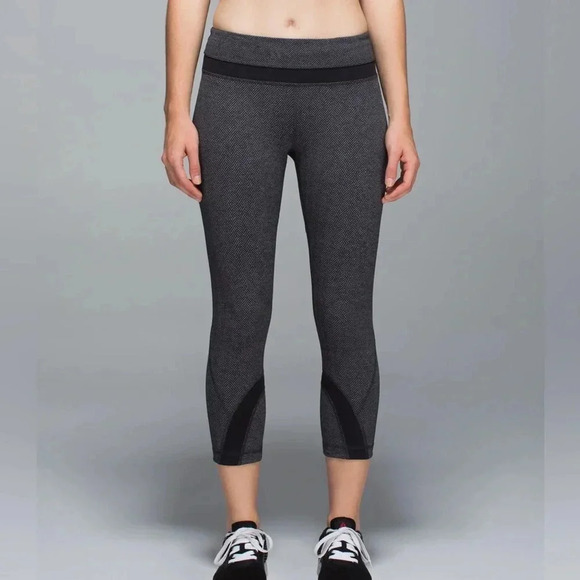Lululemon Run: Inspire Crop II *All Luxtreme size 6 - Picture 1 of 7